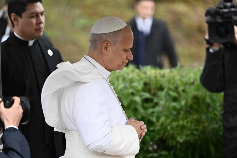 Papa Lav u Alžiru nastavlja kritizirati rat unatoč Trumpovim napadima